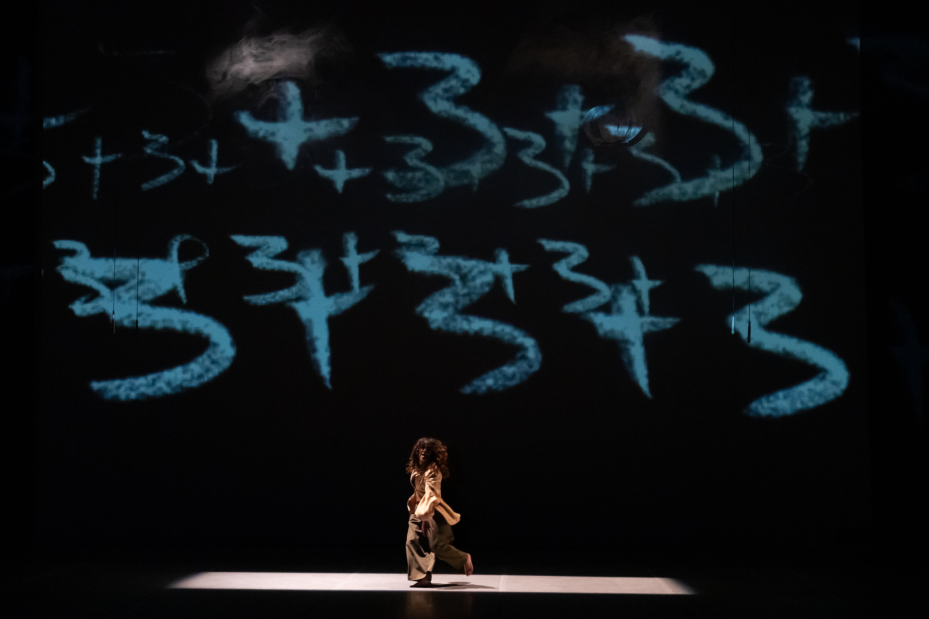 México, CDMX, 13/12/2025. Teatro Raúl
Flores Canelo | CENART “Los ojos abiertos de ella “ Foto: Abraham Goldsmit K / Secretaría de Cultura.